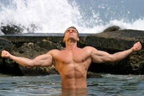 hombre fuerte potencia naturalmente aumentada